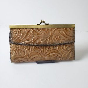 Patricia Nash Tan Tooled Leather Frame Paola Kisslock Bi-Fold RFID Wallet Clutch